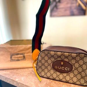 Gucci Neo Vintage Camera Messenger Bag GG Coated Canvas Brown
PREOWNED/USED
